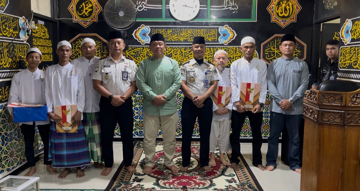 Sebanyak 198 warga binaan Rutan Kelas IIB Padang menerima remisi khusus Idulfitri 1447 H setelah pelaksanaan Shalat Id di Masjid Baitul Anshar.