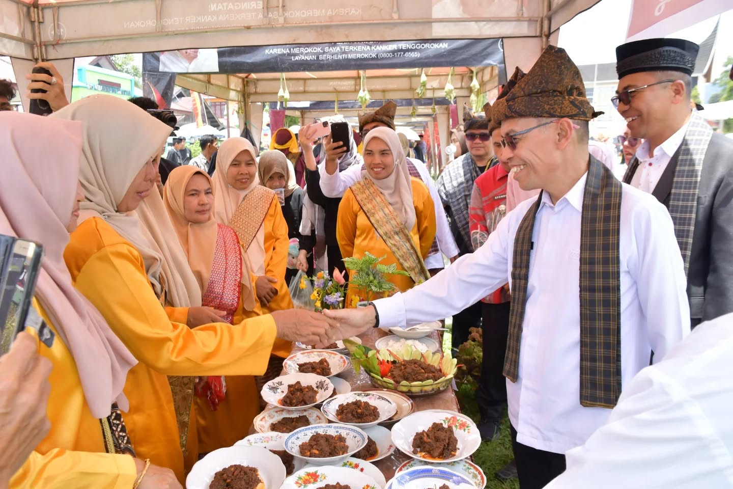 Silaturahmi Ranah-Rantau Matur Hilia 2026 di Agam dimeriahkan Lomba Marandang &ldquo;8 Jorong 8 Kuali&rdquo; untuk mempererat hubungan perantau dan melestarikan tradisi Minangkabau.