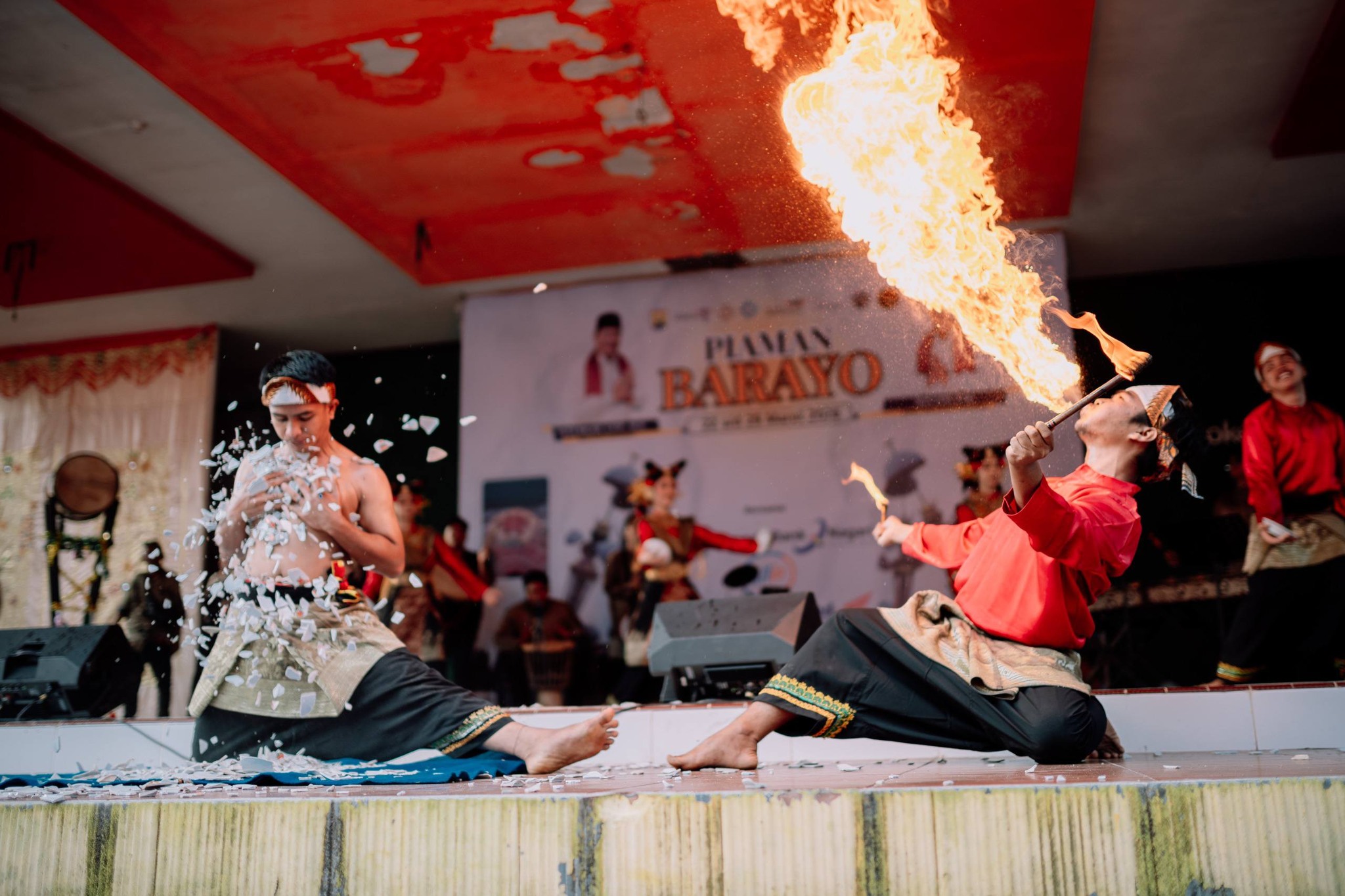 Pariaman Barayo 2026 berlangsung meriah di Pantai Gandoriah. Ribuan pengunjung memadati kawasan wisata Kota Pariaman pada hari ketiga event libur Lebaran.