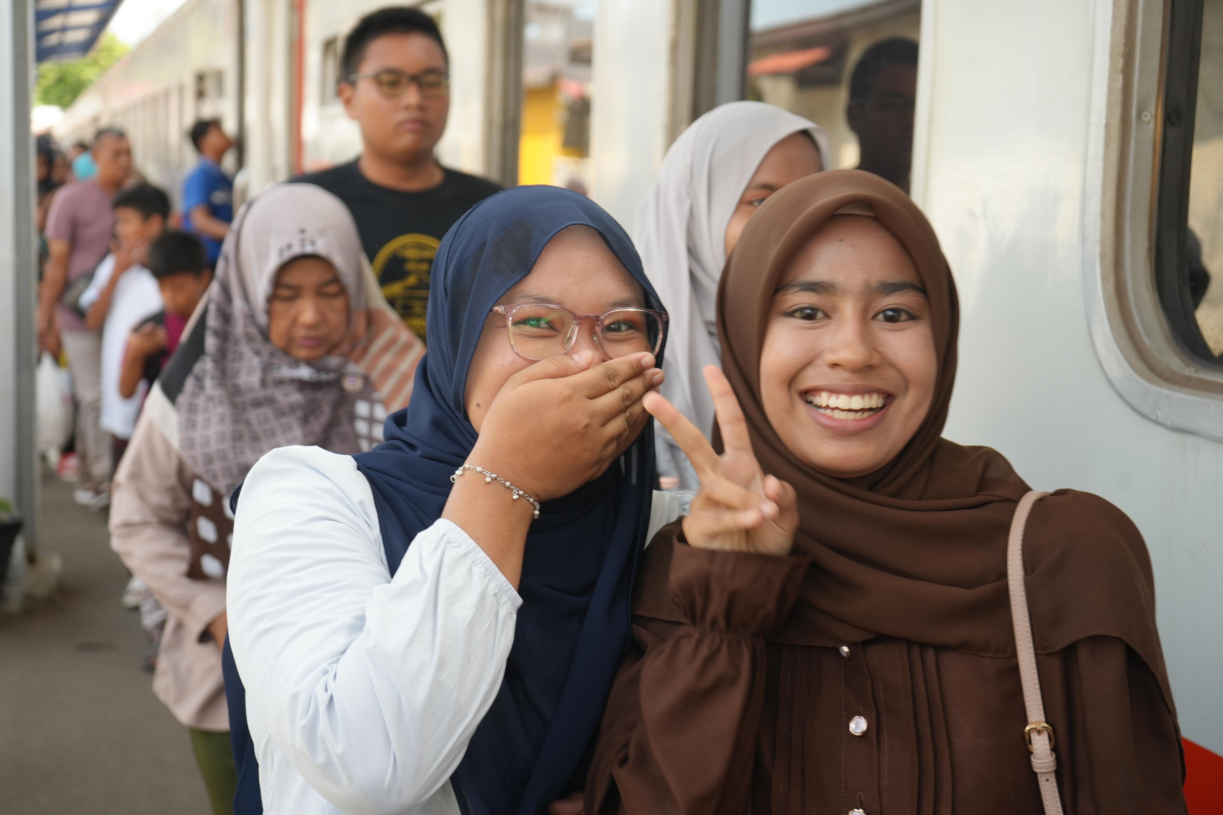 KA Pariaman Ekspres diserbu penumpang saat Lebaran 2026, okupansi mencapai 158 persen dengan 6.674 penumpang, melampaui kapasitas 4.240 kursi.