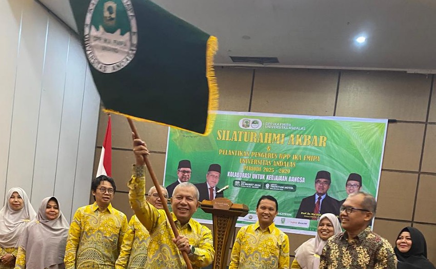 Ketua IKA FMIPA Unand Jekvy Hendra menegaskan kepengurusan baru mengusung semangat kebersamaan dengan fokus pada pengumpulan database alumni FMIPA.