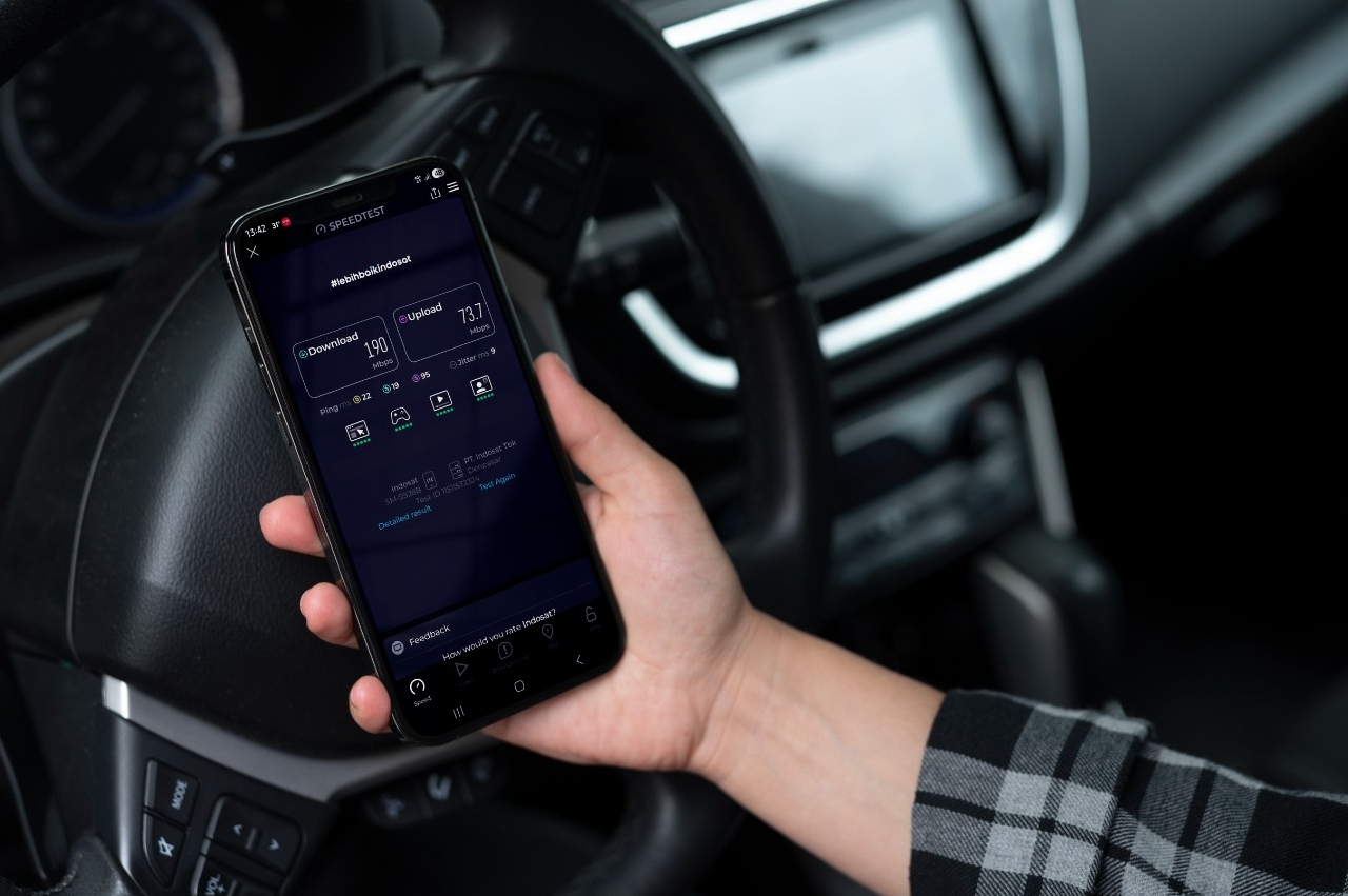 Indosat Ooredoo Hutchison mencatat lonjakan trafik data lebih dari 20 persen saat Lebaran 2026. Jaringan dioptimalkan dengan teknologi AI di jalur mudik nasional.