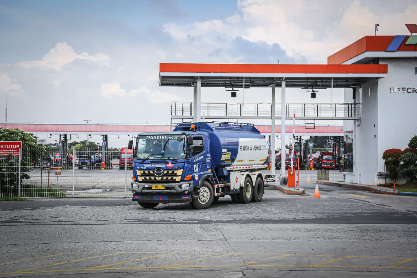 Pertamina Patra Niaga Sumbagut memastikan pasokan BBM tetap lancar pasca Lebaran 2026. Konsumsi sempat naik saat puncak mudik hingga 202 KL per hari.
