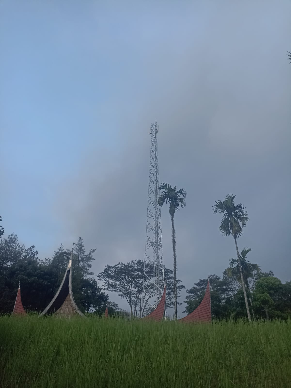 BTS Telkomsel di Sitinjau Lauik untuk memperkuat konektivitas dan mendukung keselamatan di jalur rawan Kota Padang