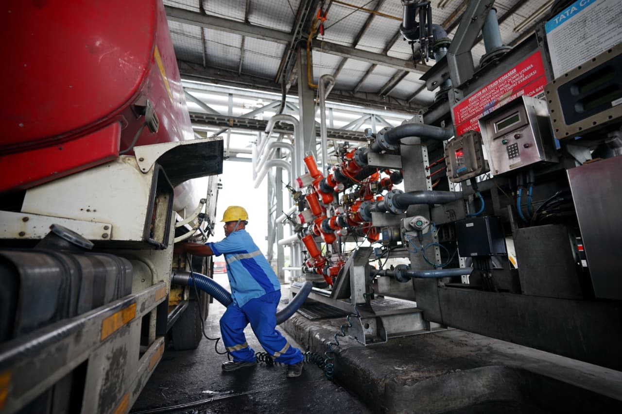 Pertamina Patra Niaga Sumbagut pastikan distribusi BBM dan energi tetap aman selama Ramadan dan Lebaran 2026 dengan operasional terminal 24 jam.