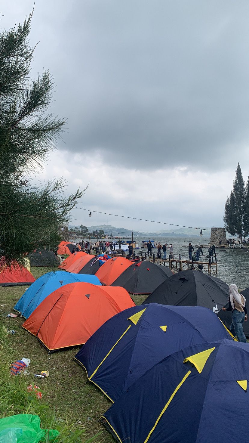 anau Diatas di Nagari Alahan Panjang, Kecamatan Lembah Gumanti, Kabupaten Solok, masih menjadi magnet wisatawan meski lima hari telah berlalu sejak perayaan Idul Fitri 1447 Hijriah.