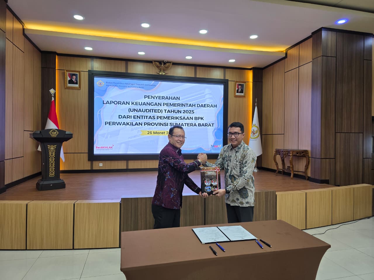 Wali Kota Payakumbuh serahkan LKPD 2025 ke BPK Sumbar sebagai bentuk komitmen transparansi dan akuntabilitas pengelolaan keuangan daerah
