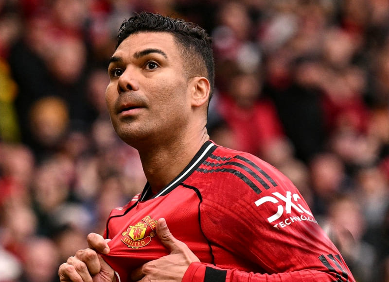 Gelandang Manchester United, Casemiro, menegaskan komitmennya untuk meninggalkan Old Trafford pada akhir musim 2025/2026 meski performanya meningkat di bawah Michael Carrick.(Foto:  x.com/Casemiro)