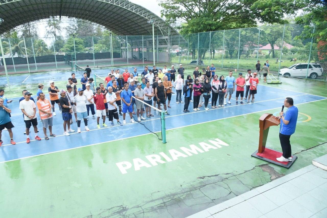 Wali Kota Pariaman Yota Balad buka Tenis Eksekutif 2026. Ajang ini jadi momentum silaturahmi sekaligus dorong sport tourism di Pariaman.