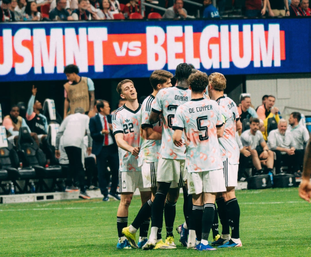 Para pemain Belgia merayakan kemenangan 5-2 atas Amerika Serikat di Mercedes-Benz Stadium, Minggu pagi WIB. (Foto: IG @kevindebruyne)