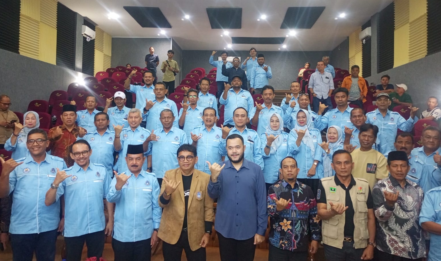 Fadly Amran hadiri pelantikan pengurus PSTS Tabing di Padang. Klub sepakbola ini siap bangkit dengan kepengurusan baru periode 2025&ndash;2029.