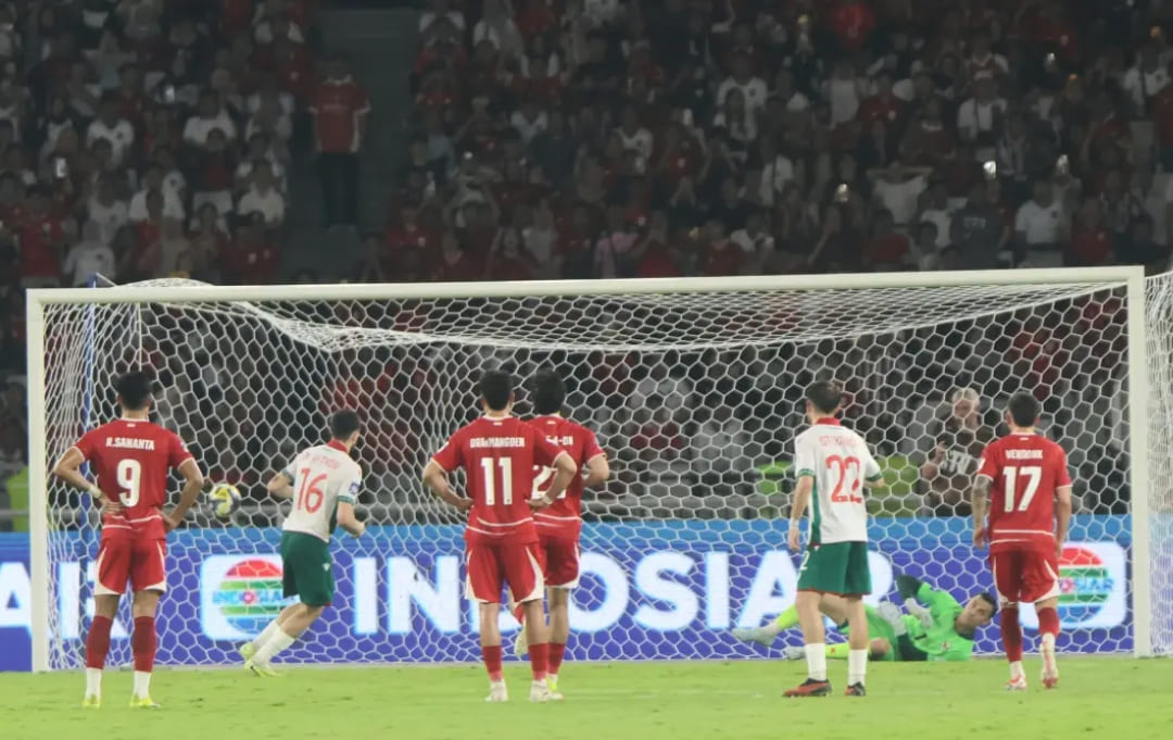 Gol penalti pemain Bulgaria dalam laga final FIFA Series 2026 di Stadion Utama Gelora Bung Karno, Senin (30/3/2026). (Foto: Dery Ridwansah/ JawaPos.com)