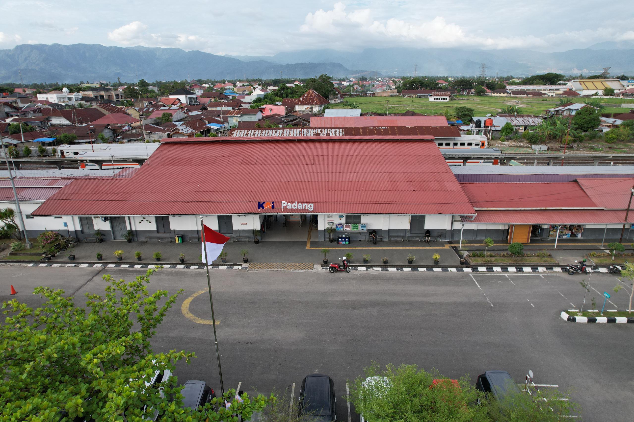 Stasiun Padang jadi favorit nasional saat Angkutan Lebaran 2026 dengan 36 ribu penumpang, didukung 616 perjalanan KA lokal KAI Sumbar.