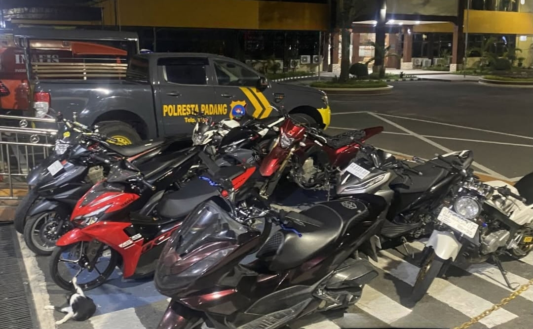 Polresta Padang tertibkan knalpot brong di Khatib Sulaiman, 9 motor diamankan sebagai respons aduan warga terkait kebisingan malam hari.