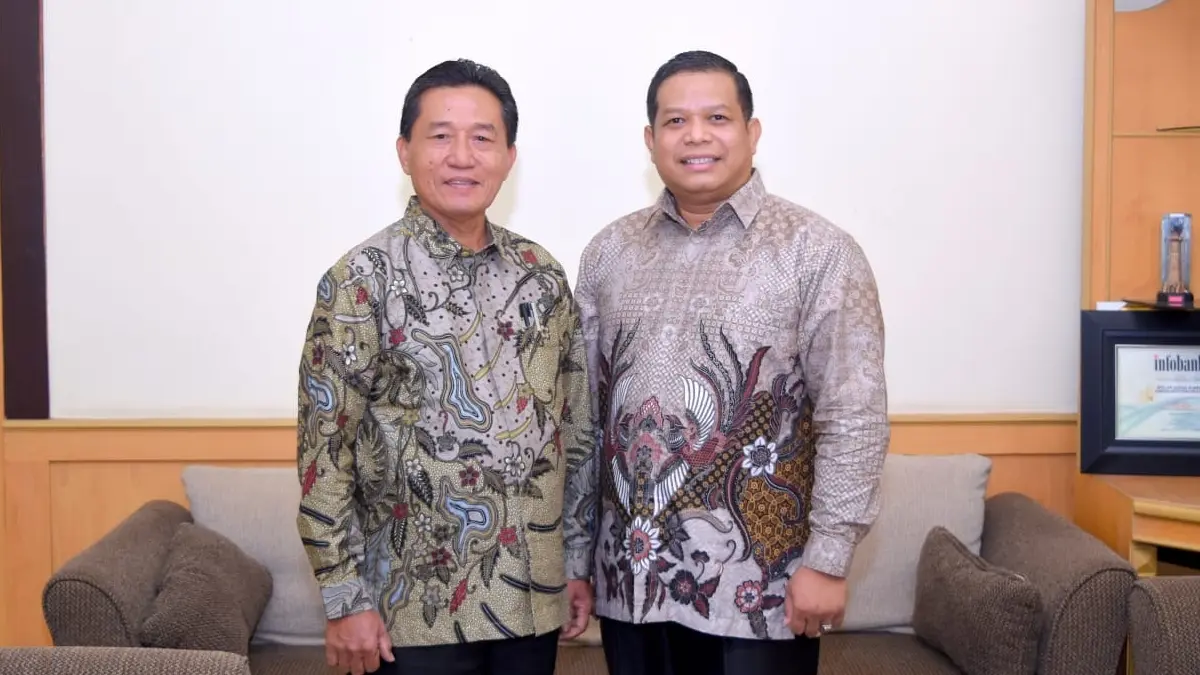  Direktur Utama PT BPR LPN Sungai Rumbai, H. Parman, S.E., M.M., didampingi Direktur Riko Vatri, S.E., M.M. 