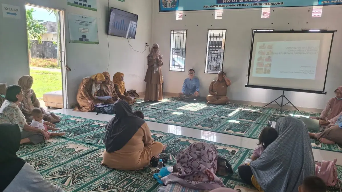DP3AP2KB Padang gelar DASHAT di Lubukbegalung untuk tekan stunting melalui edukasi gizi seimbang bagi ibu dan anak di Kampung KB.