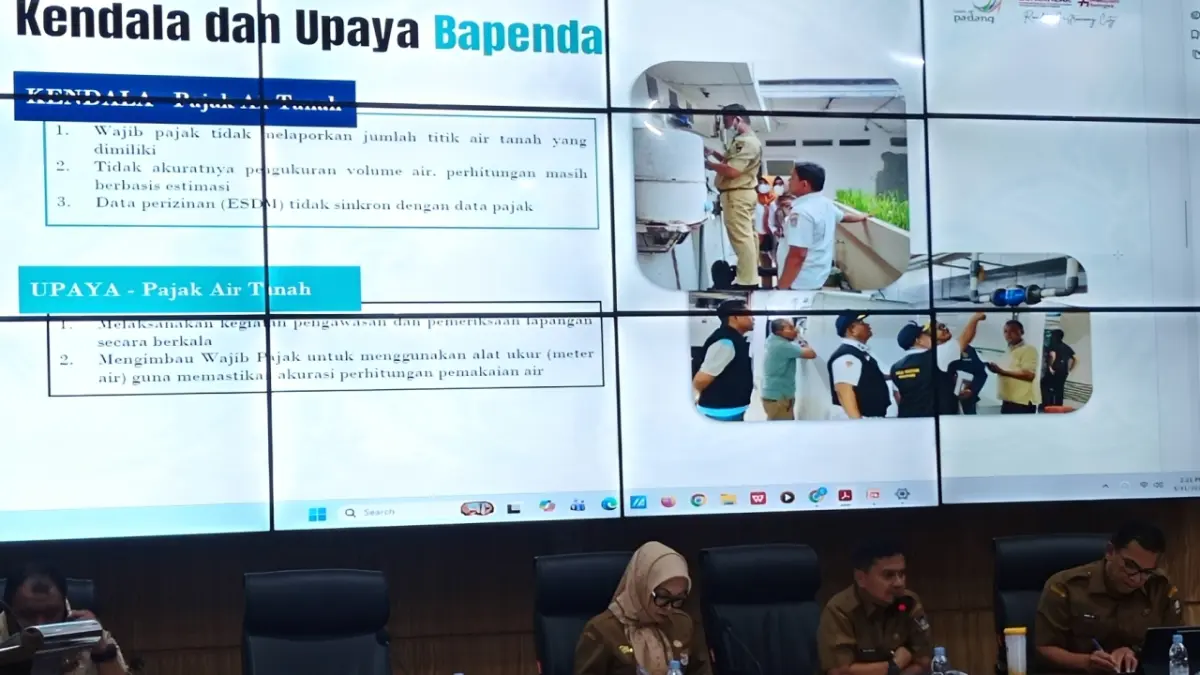 Kendala pencapaian target Pajak Air Tanah dibahas dalam Rapat Realisasi PAD Triwulan I Pemko Padang di Ruang Abu Bakar Jaar, Balai Kota Padang, Selasa (31/3/2026).