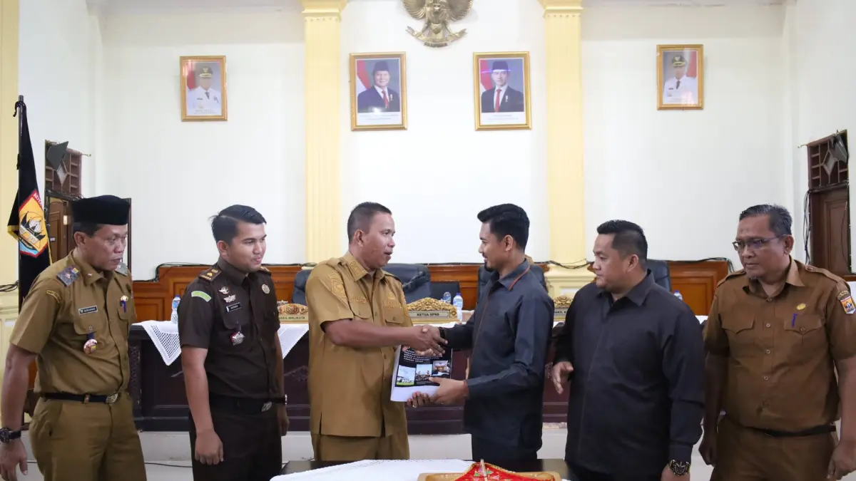 Ranperda KTR Kota Pariaman dibahas untuk lindungi masyarakat dari asap rokok, tekan perokok pemula, dan perkuat pengawasan sesuai UU Kesehatan terbaru.