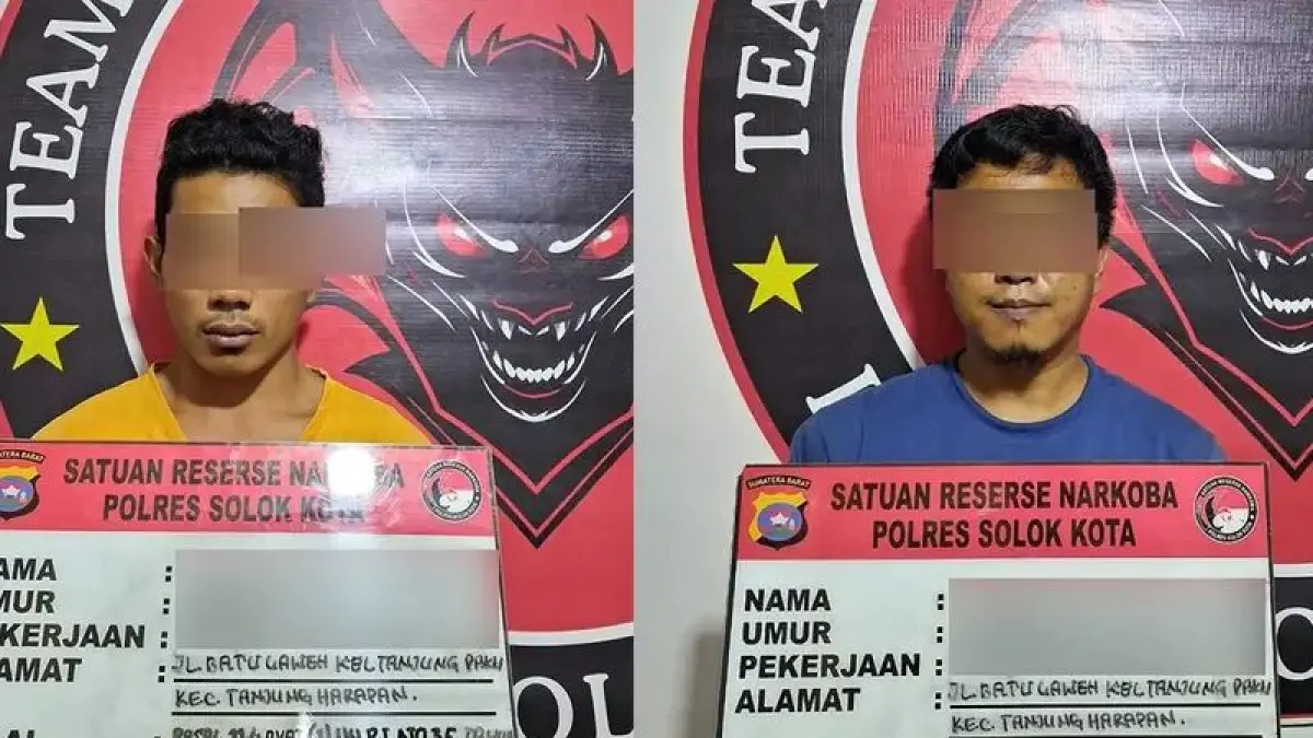 Satuan Reserse Narkoba Polres Solok Kota mengamankan dua bersaudara yang diduga sebagai pengedar narkotika jenis sabu. (DOKUMENTASI POLRES SOLOK KOTA)
