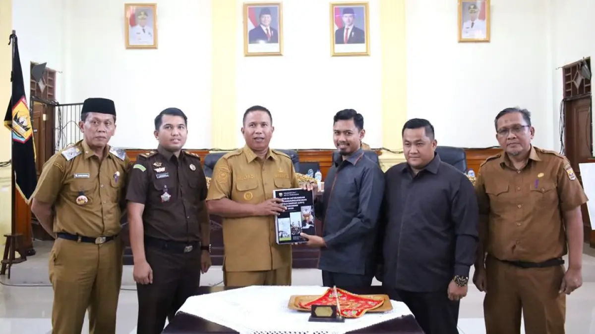 Wakil Wali Kota Mulyadi sampaikan LKPJ APBD 2025 Kota Pariaman dengan realisasi belanja Rp598,45 miliar dalam rapat paripurna DPRD.