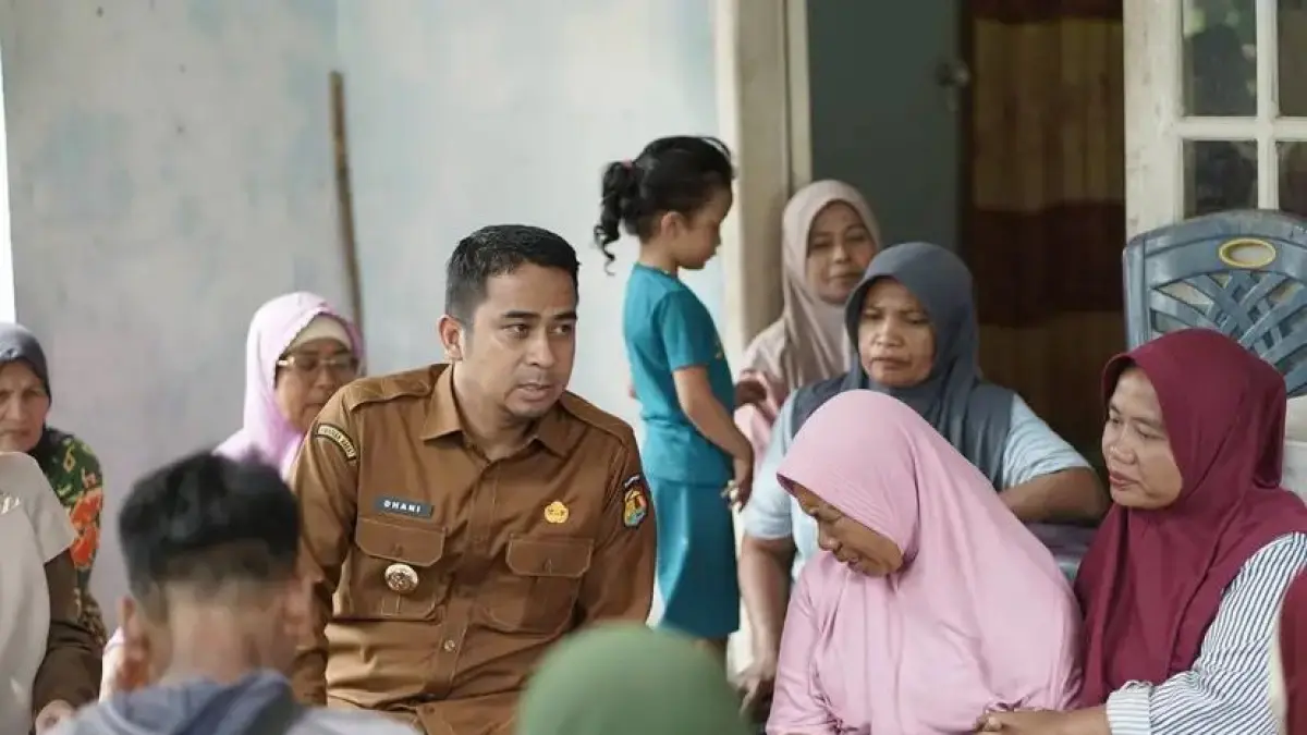 Wali Kota Solok, Ramadhani Kirana Putra saat meninjau kondisi warga di Kelurahan Tanah Garam, Kota Solok, pascakebakaran, Selasa (31/3/2026). (DOKUMENTASI PRIBADI)
