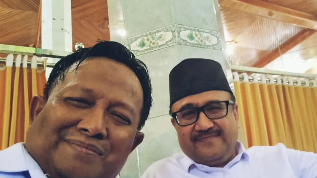 Ketua Umum Ikasmanli 2022-2026 Amrizal Rengganis bersama Alumni 1991 SMA N 5 Padang, Jefferdian.(Foto: Dok)