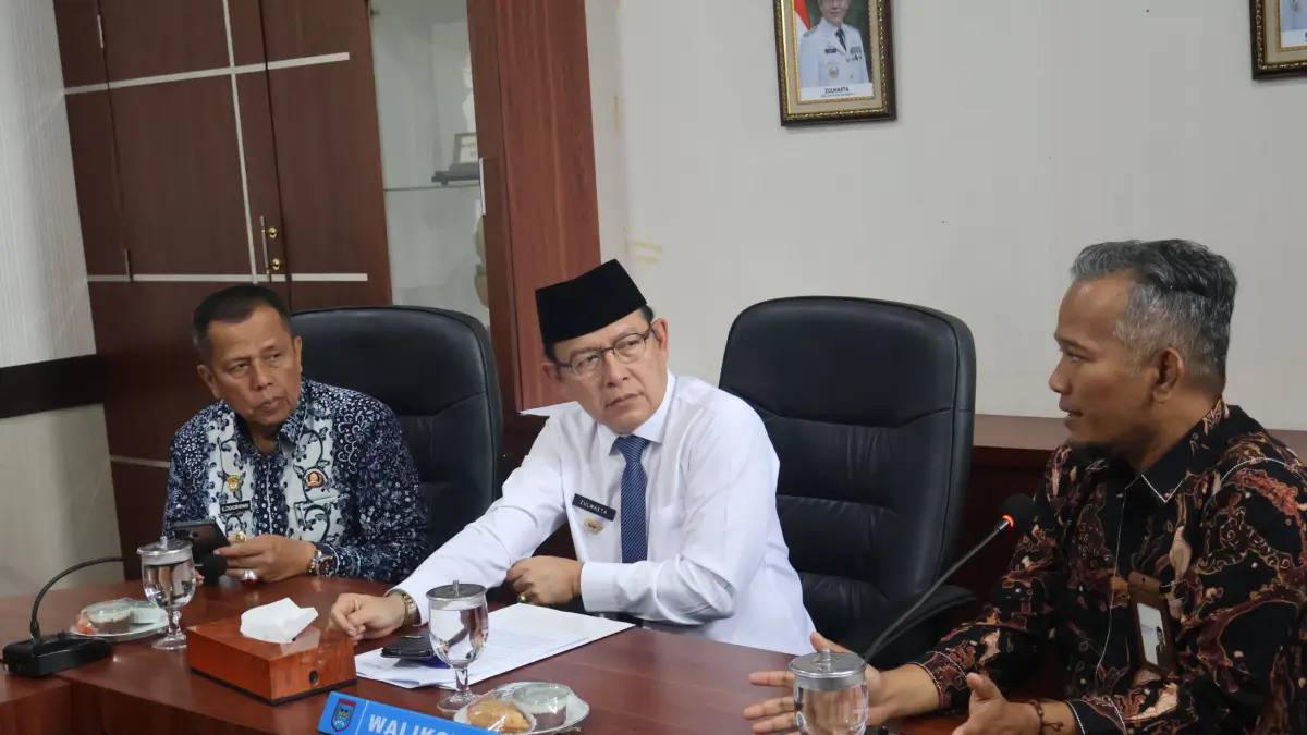 Pemko Payakumbuh perkuat pelayanan publik jelang penilaian Ombudsman Sumbar. Nilai kepatuhan capai 97,60, fokus pada pengelolaan pengaduan.