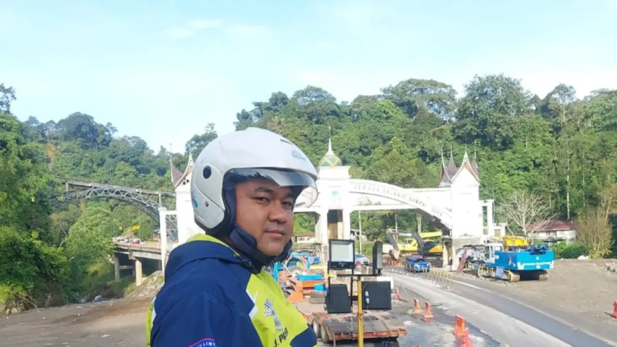 Arus di Jembatan Kembar ramai dan lancar meski ada sedikit perlambatan karena pekerjaan jalan, Sabtu pagi (4/4/2026). (Satlantas Polres Padangpanjang)