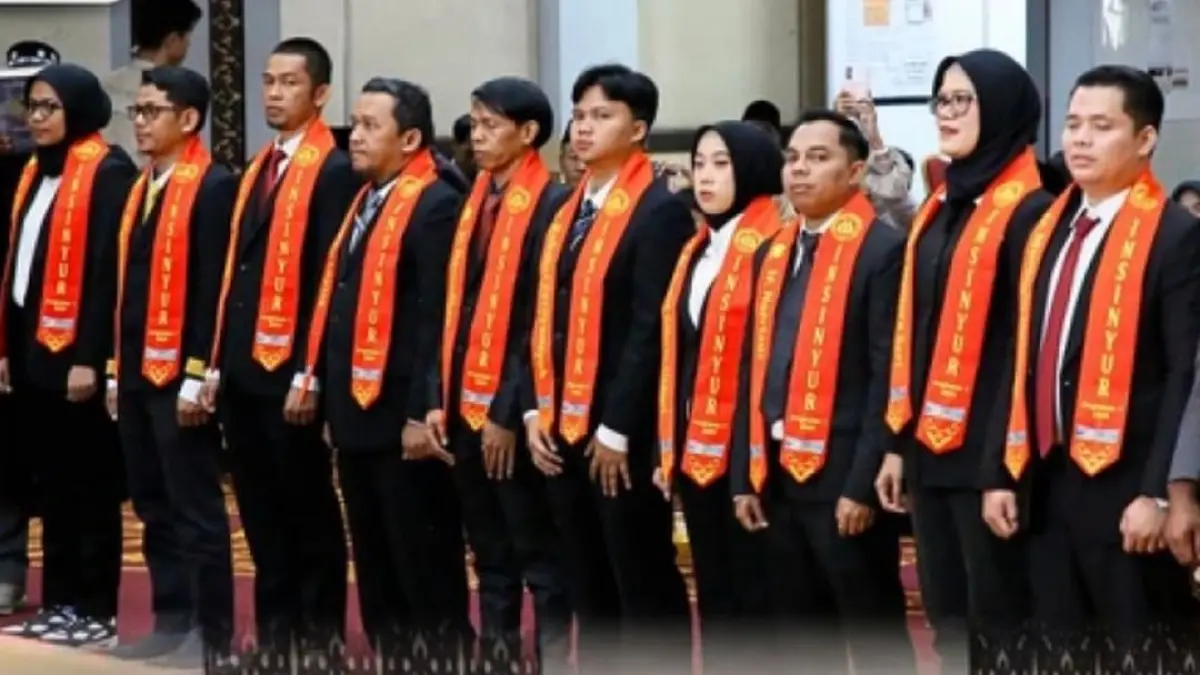 Pengukuhan dan pengambilan sumpah 33 insinyur Angkatan I Program Pendidikan Profesi Insinyur di Auditorium UNP, Kamis (2/4/2026).(Foto: Humas UNP)