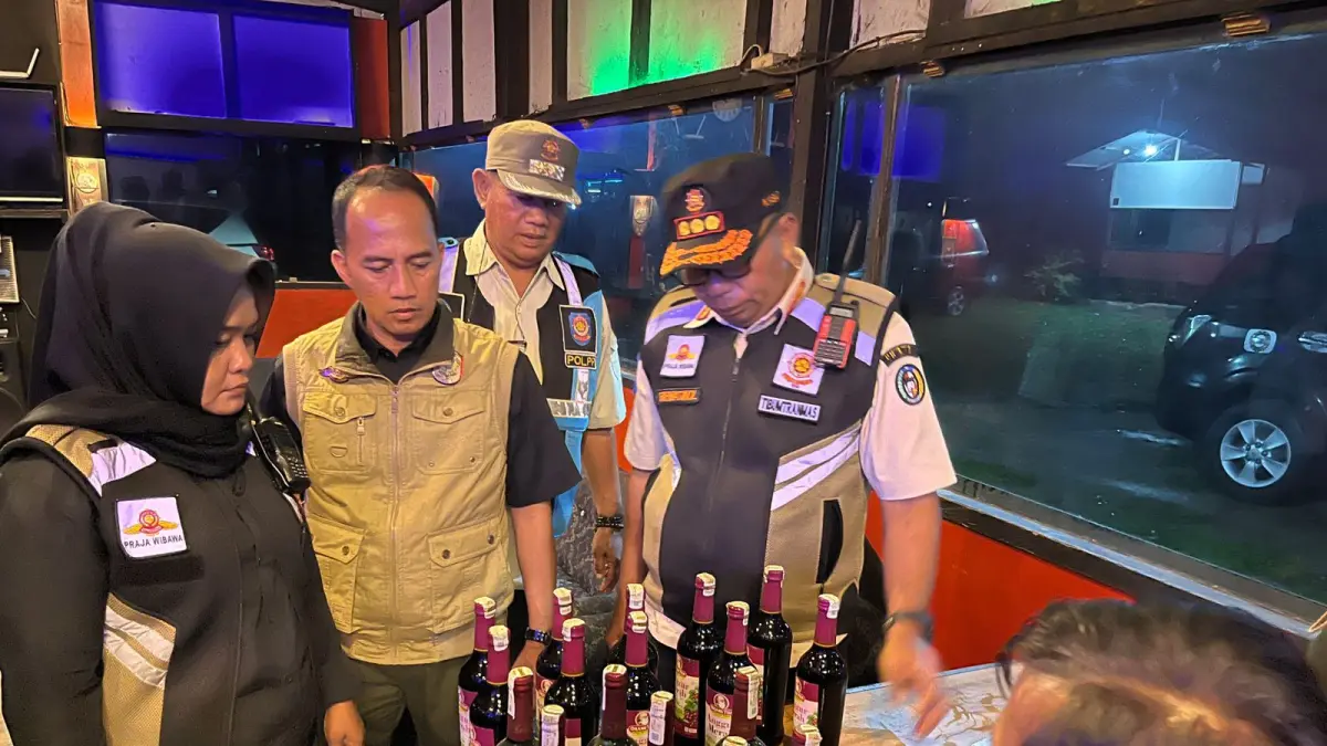 Satpol PP Kabupaten Limapuluh Kota menggelar razia penyakit masyarakat (pekat) di sejumlah titik pada Sabtu (5/4/2026) malam hingga Minggu dini hari. (DOKUMENTASI SATPOL PP LIMAPULUH KOTA)