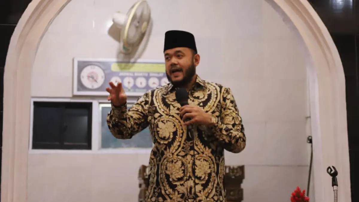 Wali Kota Padang, Fadly Amran, menghadiri kegiatan Halal Bihalal 1447 Hijriah yang digelar di Masjid Muttaqin Parak Kaluek, Kelurahan Pisang, Kecamatan Pauh, Sabtu (4/4/2026). (Foto: Prokopim)