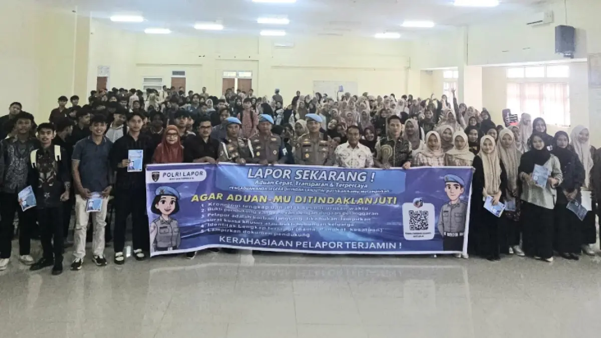 Jajaran Bidpropam Polda Sumatera Barat bersama civitas akademika FEBI UIN Imam Bonjol Padang usai sosialisasi Layanan Dumas Propam Polri, 6 Maret 2025. (Foto: Humas)