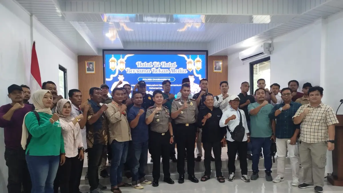 Kapolres Dharmasraya AKBP Kartyana gelar halal bihalal bersama insan pers, perkuat sinergi dan dukungan informasi publik yang akurat.