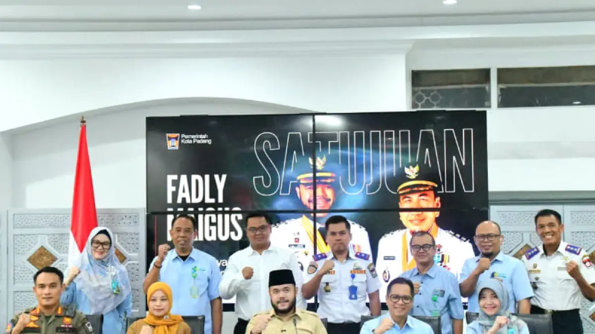 Wali Kota Padang Fadly Amran menerima audiensi Direktur Utama RSUP Dr. M. Djamil, Dovy Djanas, membahas dukungan modernisasi dan peningkatan layanan kesehatan di Kota Padang. (Foto: Prokopim)