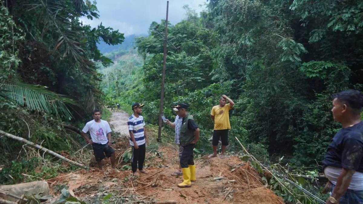 Pemerintah Kabupaten Dharmasraya bergerak cepat menangani bencana longsor dan banjir yang melanda Jorong Lubuk Talaok, Nagari Banai, Kecamatan Sembilan Koto. (DOKUMENTASI PEMKAB DHARMASRAYA)