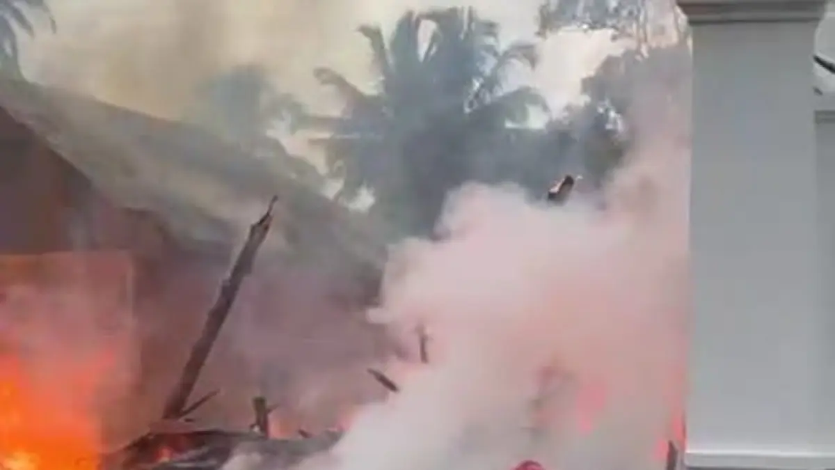 Kebakaran hanguskan Rumah Gadang di Sungayang, Tanahdatar, kerugian Rp450 juta, tanpa korban jiwa, penyebab masih diselidiki.