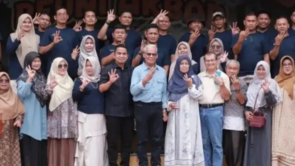 MOMENTUM: Wali Kota Solok, Ramadhani Kirana Putra menghadiri Reuni Akbar dan Pelantikan Ikatan Alumni SMA Negeri
3 Kota Solok, Selasa (24/3) Lalu.(TIM LAMAN GURU)