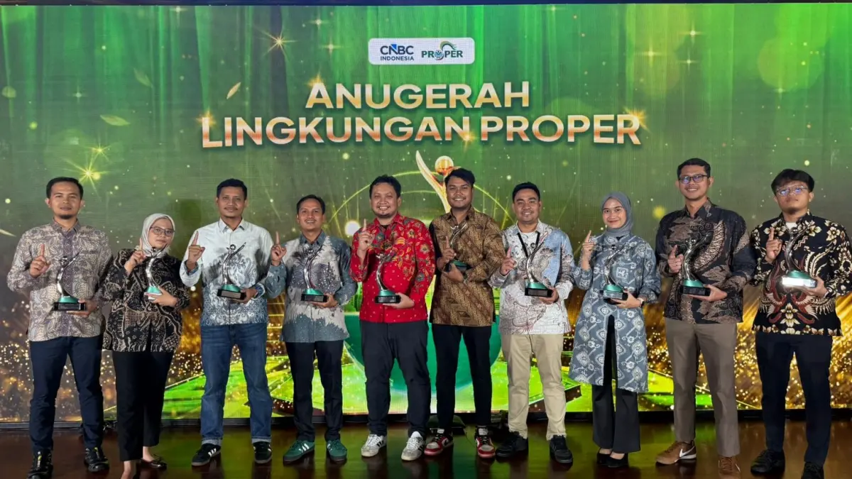 Pertamina Patra Niaga Regional Sumbagut raih 12 PROPER Hijau 2025, bukti komitmen pengelolaan lingkungan dan pemberdayaan masyarakat.