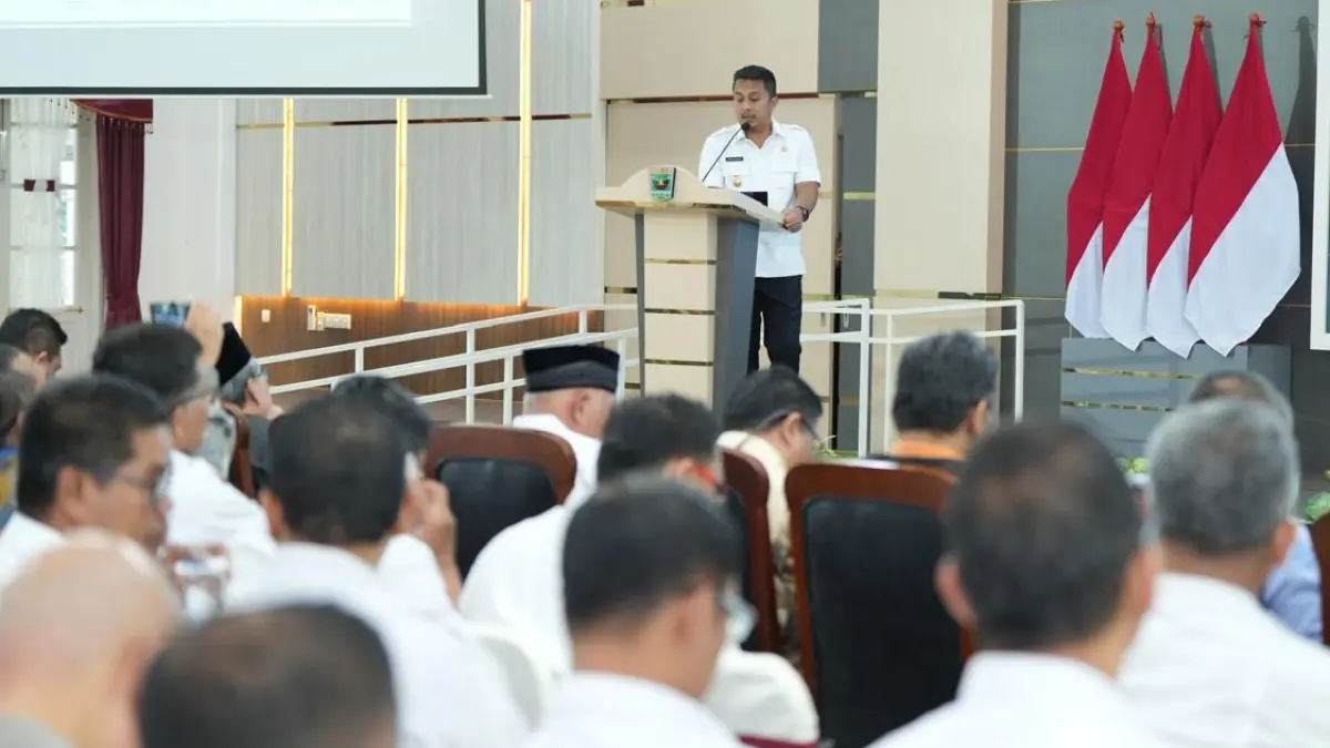 Wagub Sumbar dorong investasi padat karya, target Rp13,3 triliun pada 2027, fokus infrastruktur, energi, maritim, dan pariwisata.