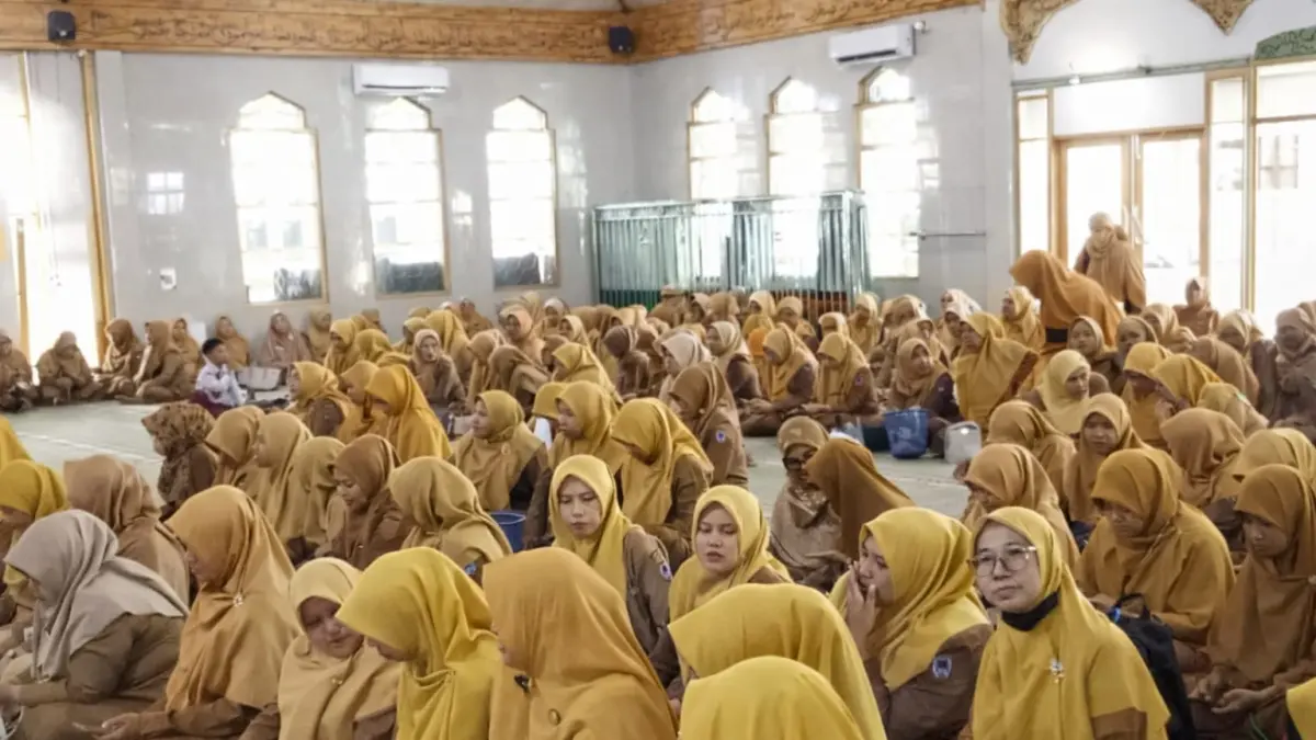 KOMPAK: Suasana Halalbihalal Kelompok Kerja Guru (KKG) Pendidikan Agama
Islam (PAI) Kecamatan Payakumbuh Barat dan Selatan di Masjid Istiqomah,
Kelurahan Bulakan Balai Kandi, Kecamatan Payakumbuh Barat, Senin (6/4).(TIM LAMAN GURU)
