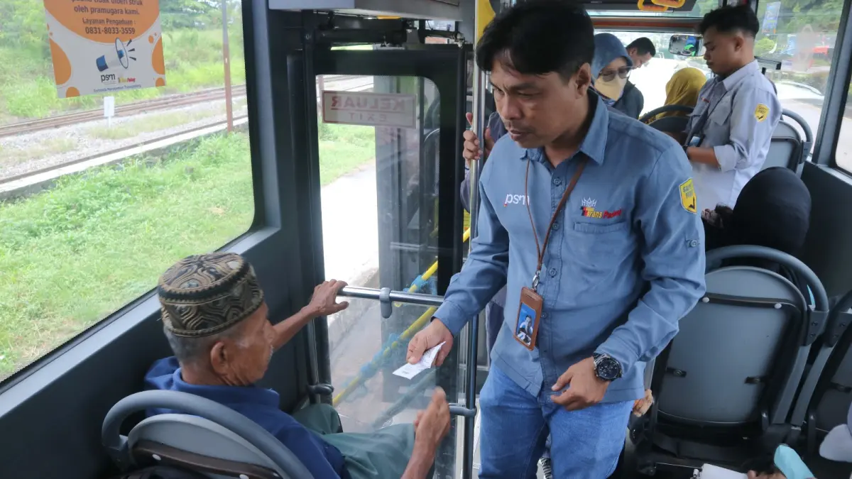 Manajemen Trans Padang melakukan sidak di semua koridor guna memastikan layanan berjalan optimal, Rabu (8/4/2026). (Trans Padang)