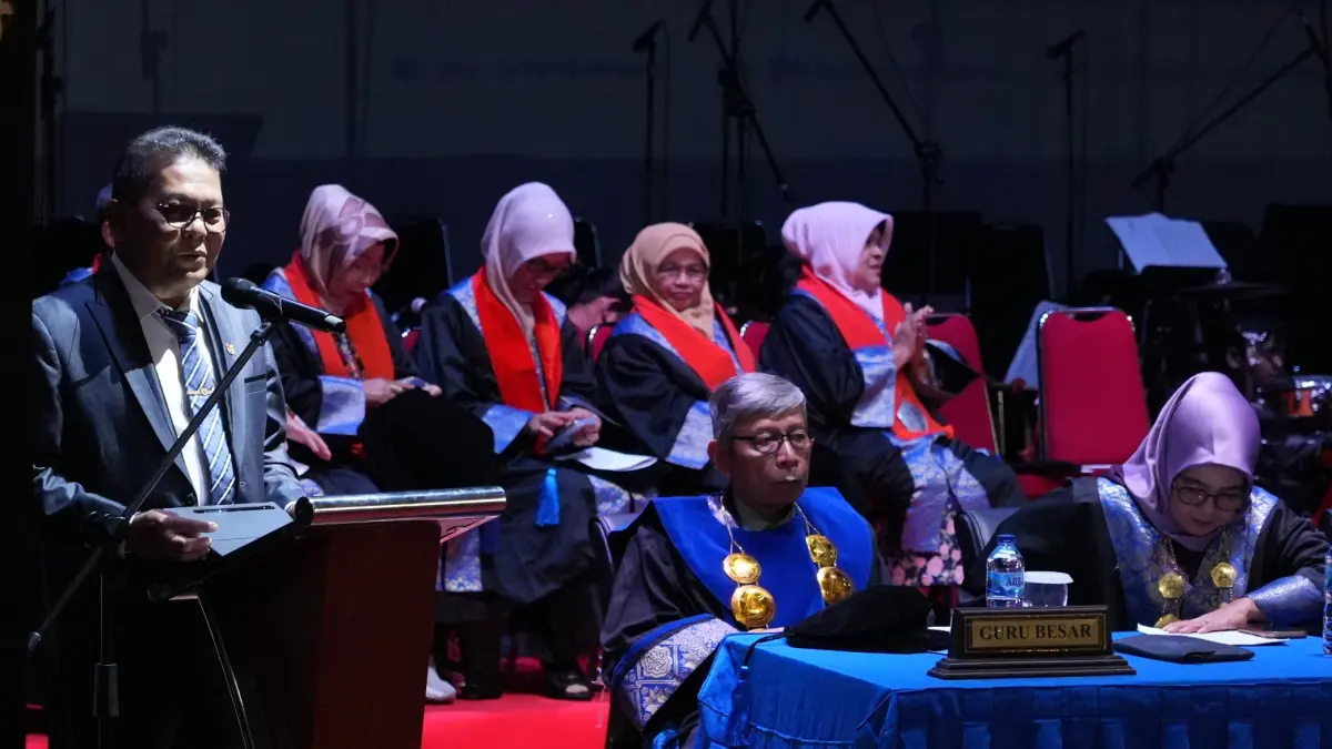 Orasi ilmiah Ari Purbayanto bertema “Analisis Dampak Akreditasi Terhadap Perguruan Tinggi dan Alumni”, dalam agenda wisuda ISI Padangpanjang.