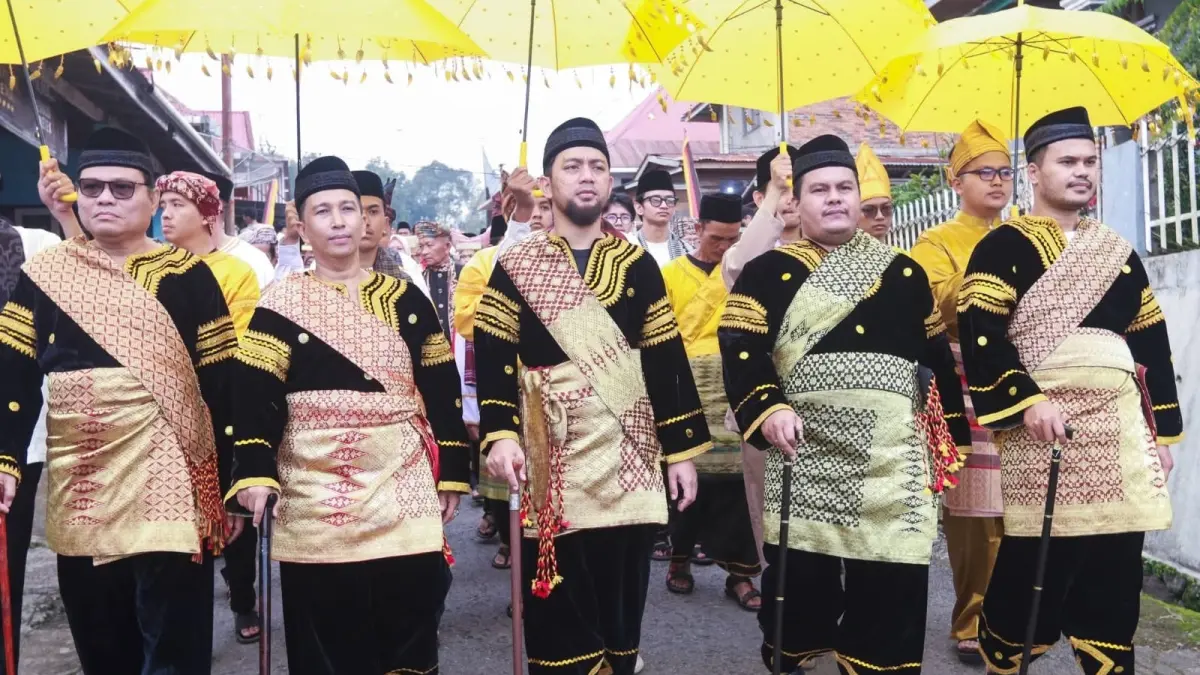 Prosesi pelaksanaan Batagak Gala Datuak atau Pangulu di Nagari Sawah Tangah, Rabu (24/3). (TIM LAMAN GURU)