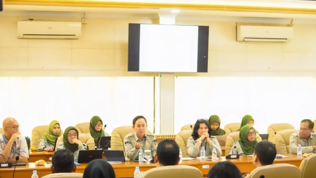 Dirjen Tanaman Pangan Yudi Sastro memimpin rapat koordinasi stabilisasi harga kedelai di Jakarta.(Foto: Humas)