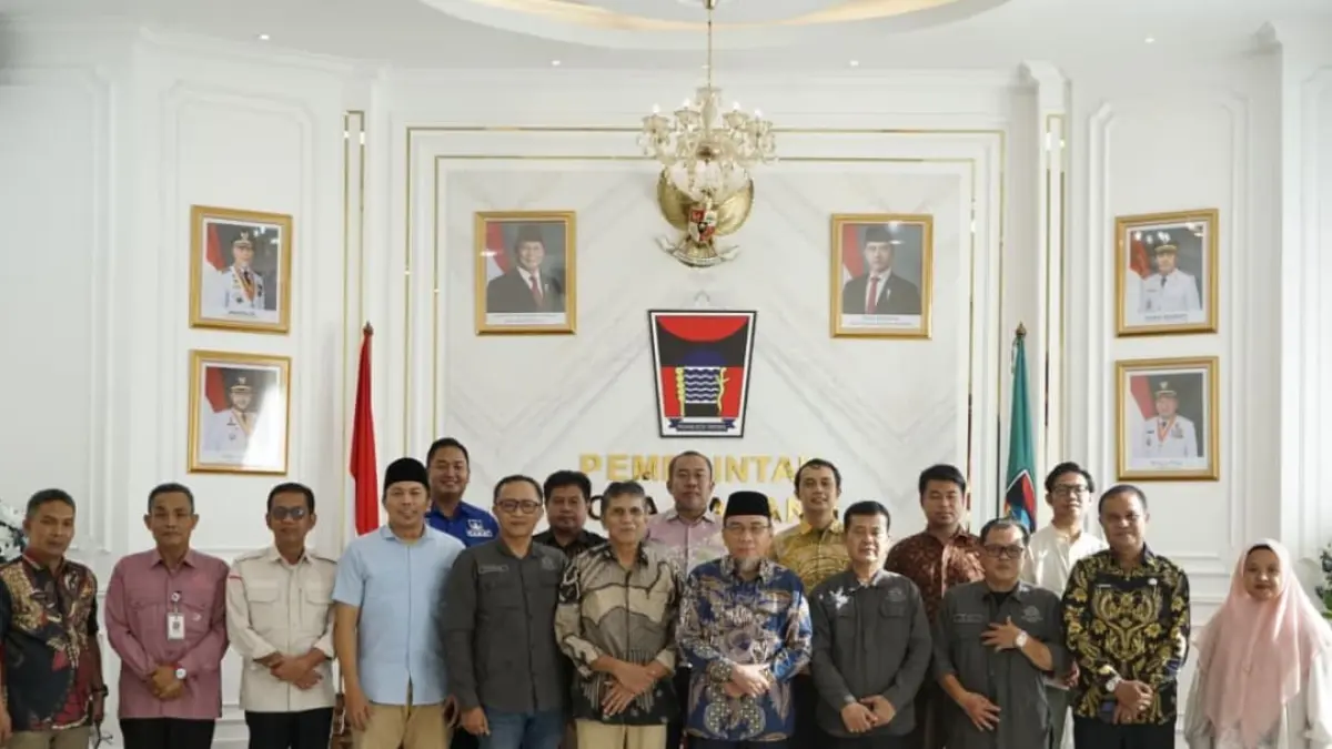 Wawako Padang Maigus Nasir bersama Tim LPPM UIN Imam Bonjol Padang usai pembahasan persiapan KKN 2026.(Foto: Prokopim)