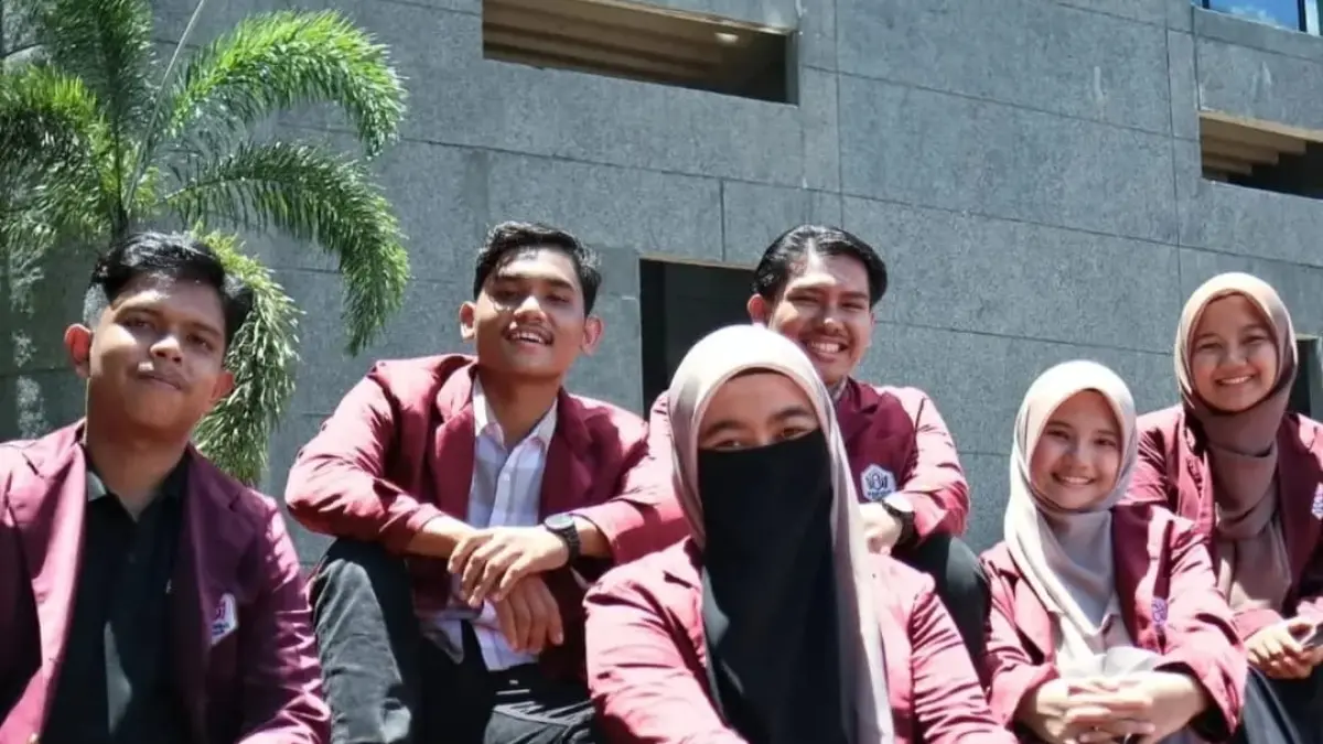 Enam mahasiswa UIN Imam Bonjol yang lolos program riset BRIN 2026 bersama Universitas Andalas dan Yayasan Arsari Djojohadikusumo.(Foto: Humas)