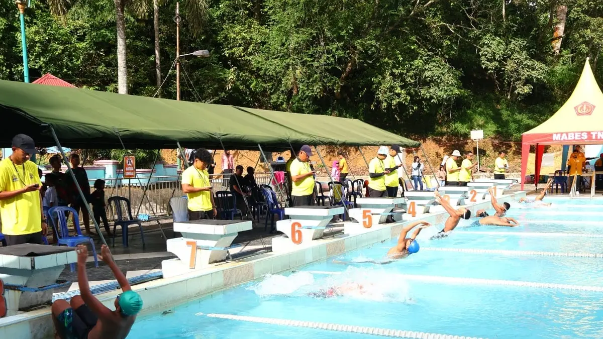 Kejurda Akuatik Sumbar 2026 di Kolam Renang Ngalau Indah Payakumbuh diikuti 299 atlet dari 33 klub, menjadi ajang seleksi menuju kejuaraan nasional di Jakarta.