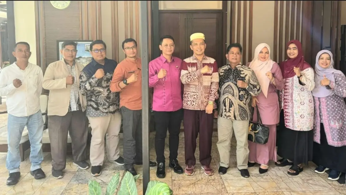 Tim UIN Imam Bonjol Padang dan Dishub usai membahas pengoperasian jalur Trans Padang menuju kawasan kampus.(Foto: Humas)