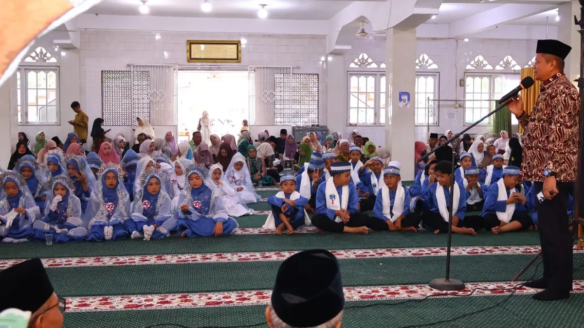 Wawako Payakumbuh tekankan pendidikan agama saat khatam Al Quran, diikuti 52 peserta di Labuah Basilang sebagai upaya pembinaan karakter generasi muda.