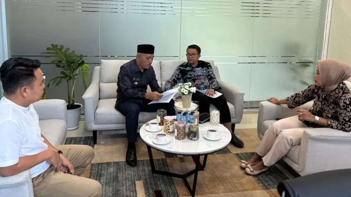 Bupati Limapuluh Kota Safni saat berkunjung ke Kementerian PKP, Jumat (10/4). (DOK KOMINFO LIMAPULUH KOTA)